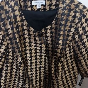 Ladies Pant Suit size 22 gold and black